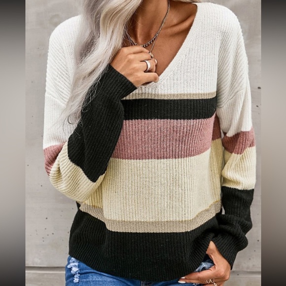 Color-Block Knit V-Neck Sweater - Picture 2 of 13
